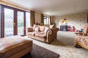 Lounge/diner- click for photo gallery